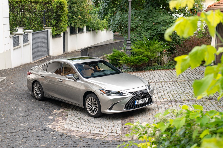Lexus ES