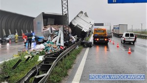 Zderzenie dwóch ciężarówek na autostradzie A4. Duże zniszczenia, ale nikt nie ucierpiał