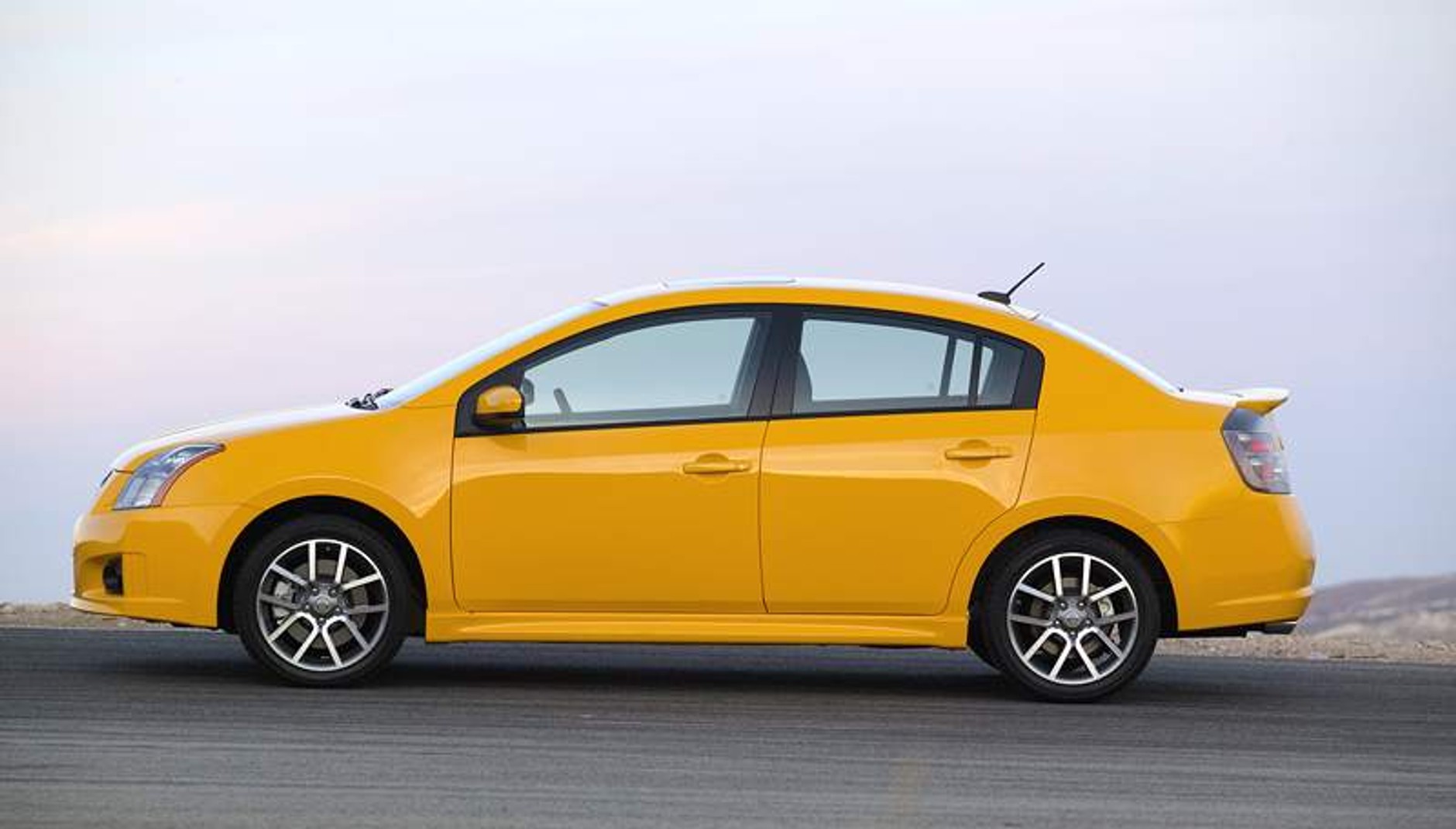 Nissan Sentra SE-R – kompaktowy i drapieżny