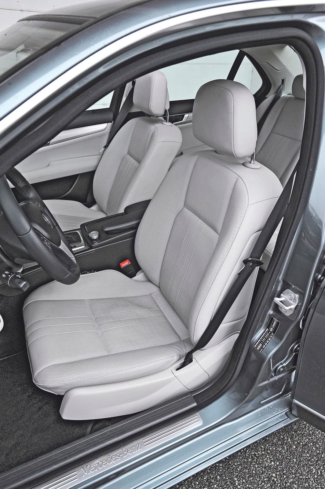 BMW serii 3 kontra Mercedes klasy C: starcie odwiecznych rywali