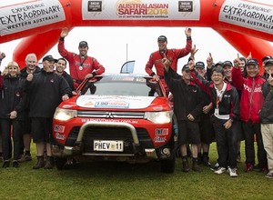 Hybrydowy Outlander na mecie Australasian safari 2014