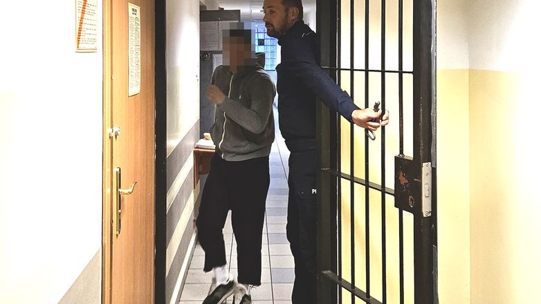 Strzelił z broni pneumatycznej w kierunku innego samochodu. Został zatrzymany