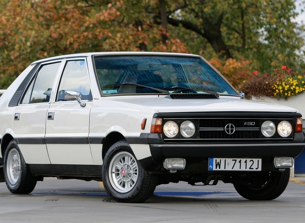 Polonez czy e-mail? Toyota Auris czy iPhone? Co było pierwsze?