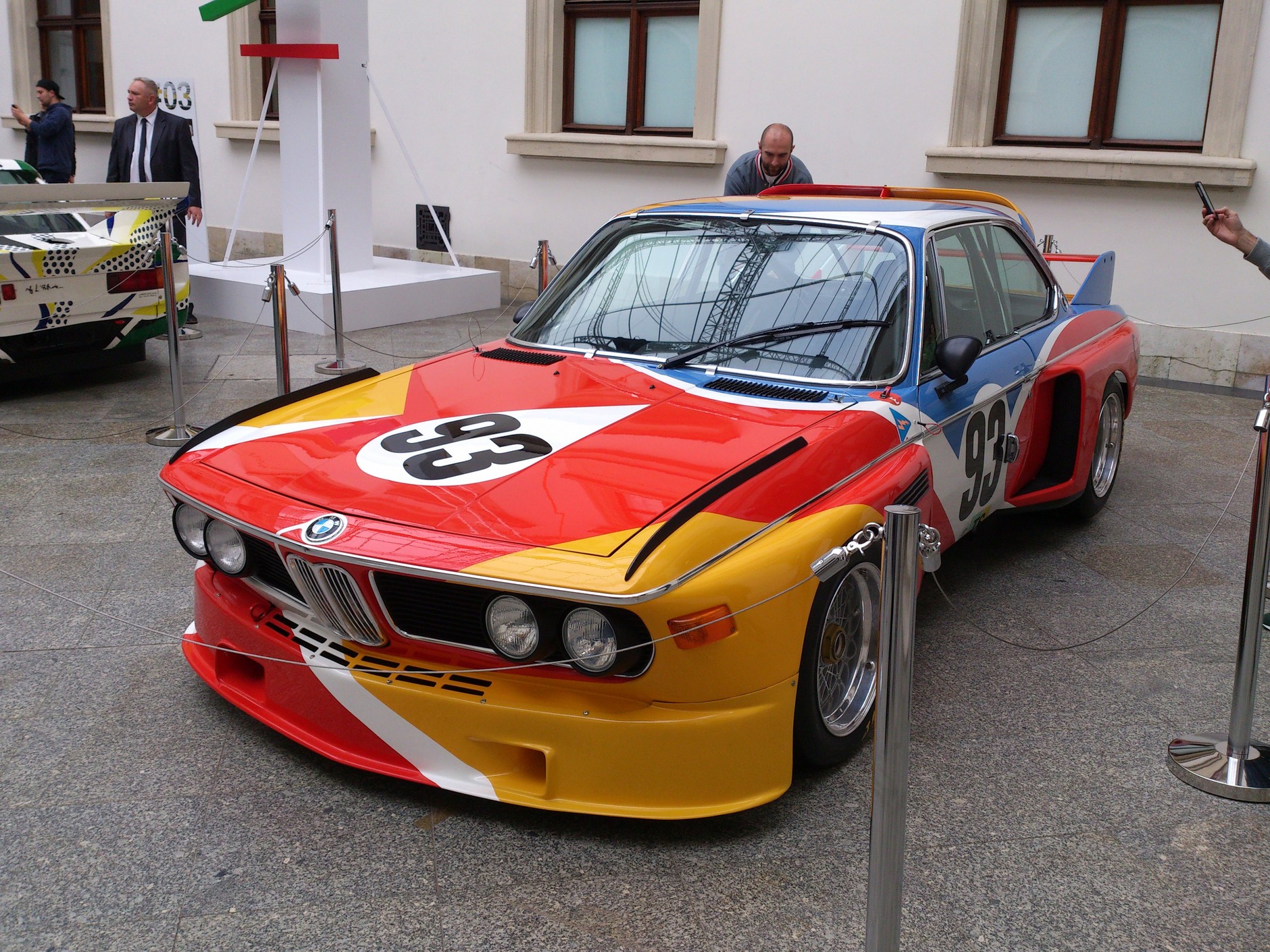 BMW Art Cars Collection #01 BMW 3.0 CSL Alexander Calder 1975 r. Tego samochodu nie zobaczymy na warszawskich bulwarach wiślanych. Auto można było oglądać w Centrum Sztuki Współczesnej w 2014 r.