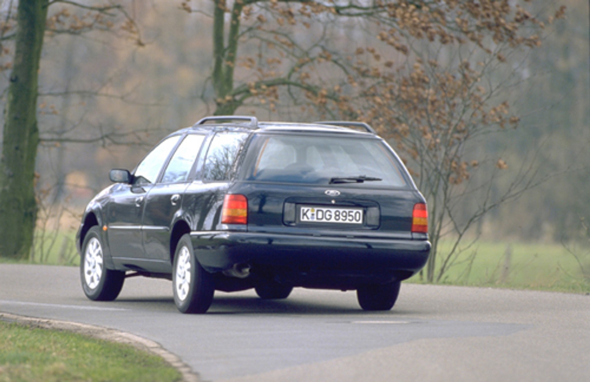 Citroen XM, Mercedes W124, Volvo 850, Ford Scorpio, Opel Omega oraz Toyota Camry - Oto duże "kombiaki" za niewielkie pieniądze