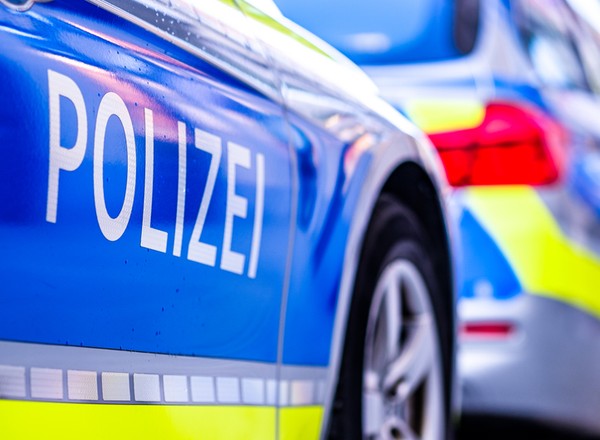 Niemieccy policjanci mają dość elektrycznych radiowozów. Muszą je ładować pod Aldi