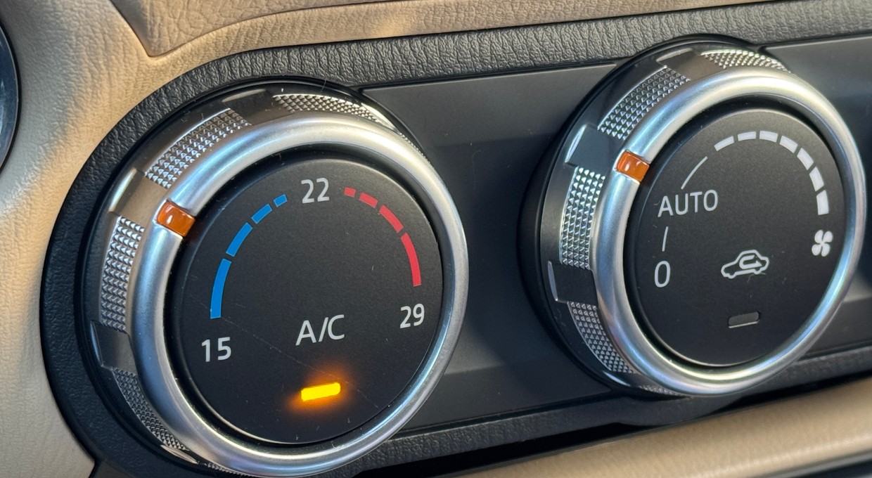 Prosty trik na szybkie ogrzanie samochodu. Nie wolno go jednak nadużywać