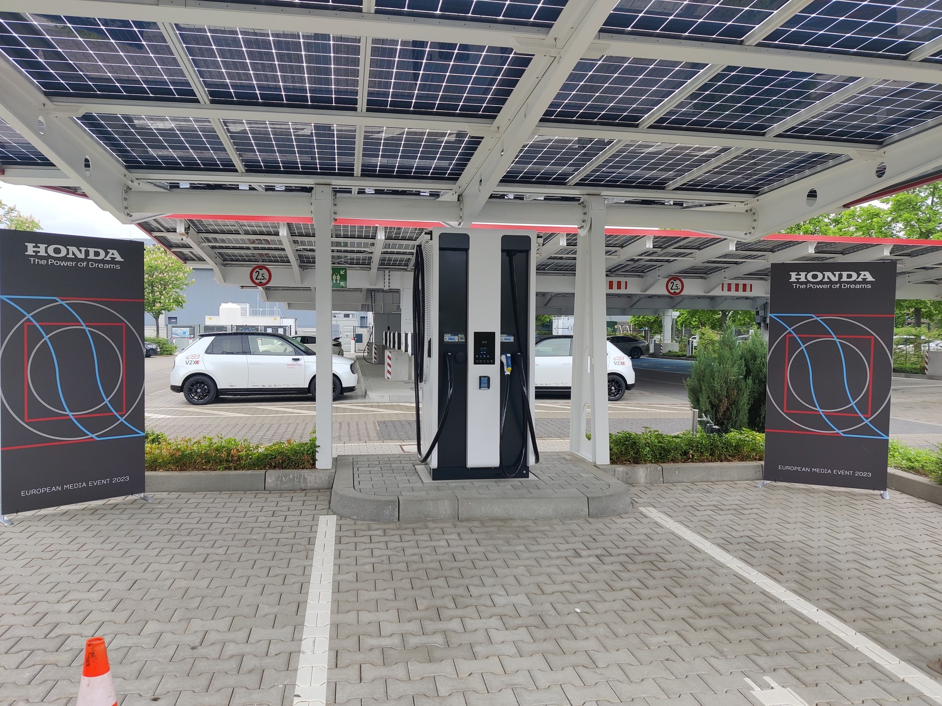 Ładowarki do samochodów elektrycznych zasilane przez fotowoltaikę