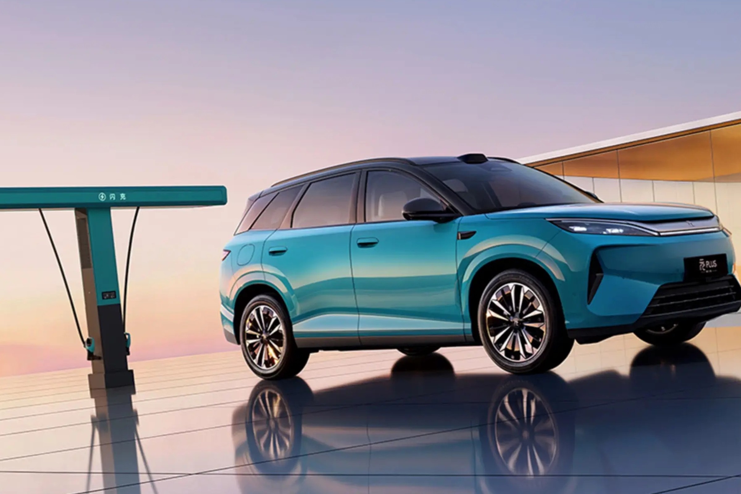 Nowy SUV BYD Atto 3 zebrał 30000 zamówień w tydzień. Co ma takiego na pokładzie?