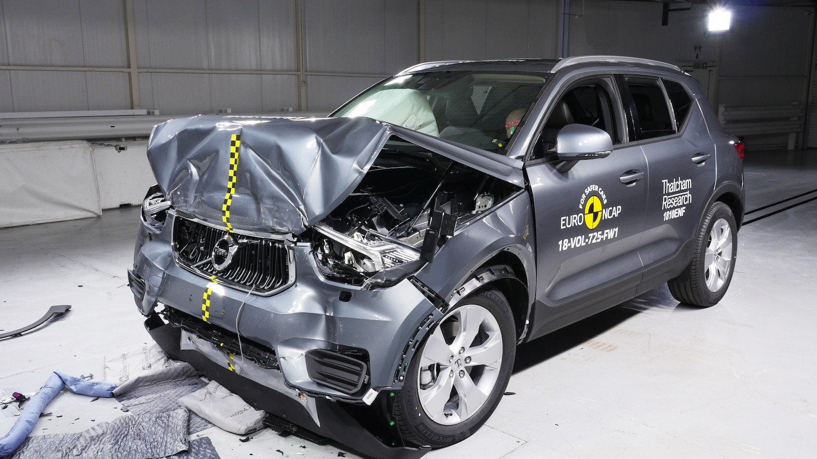 Crash test Volvo XC40 i Forda Focusa