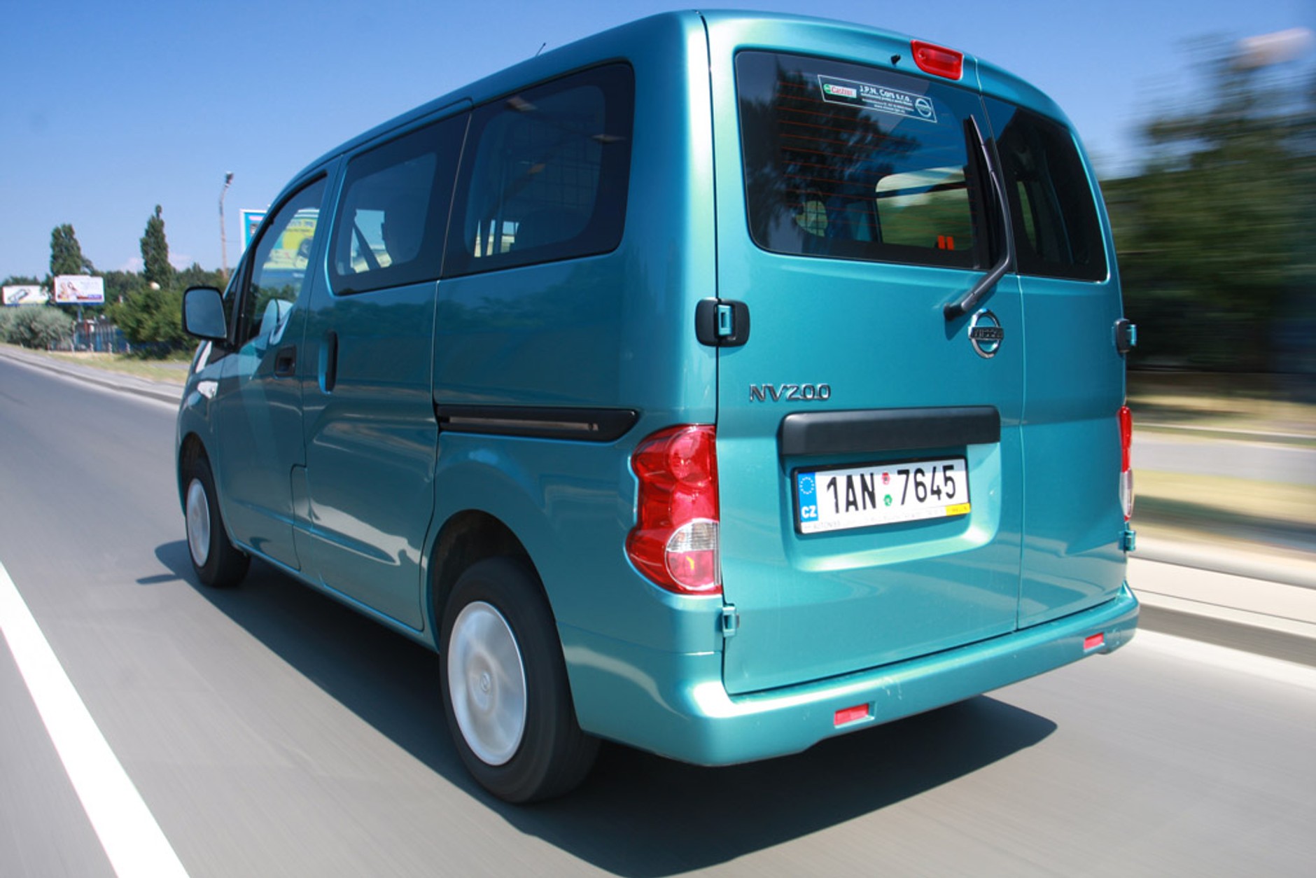 Nissan NV 200: nie rodzinny van, lecz typowy dostawczak