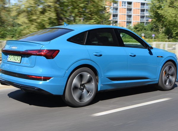 Przetestowaliśmy nowe auto służbowe Roberta Lewandowskiego: Audi e-tron 55 Sportback