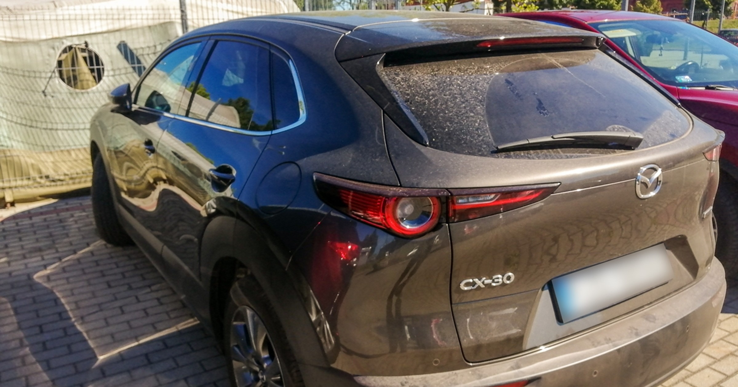 Mazda skradziona z wypożyczalni samochodów w Belgii