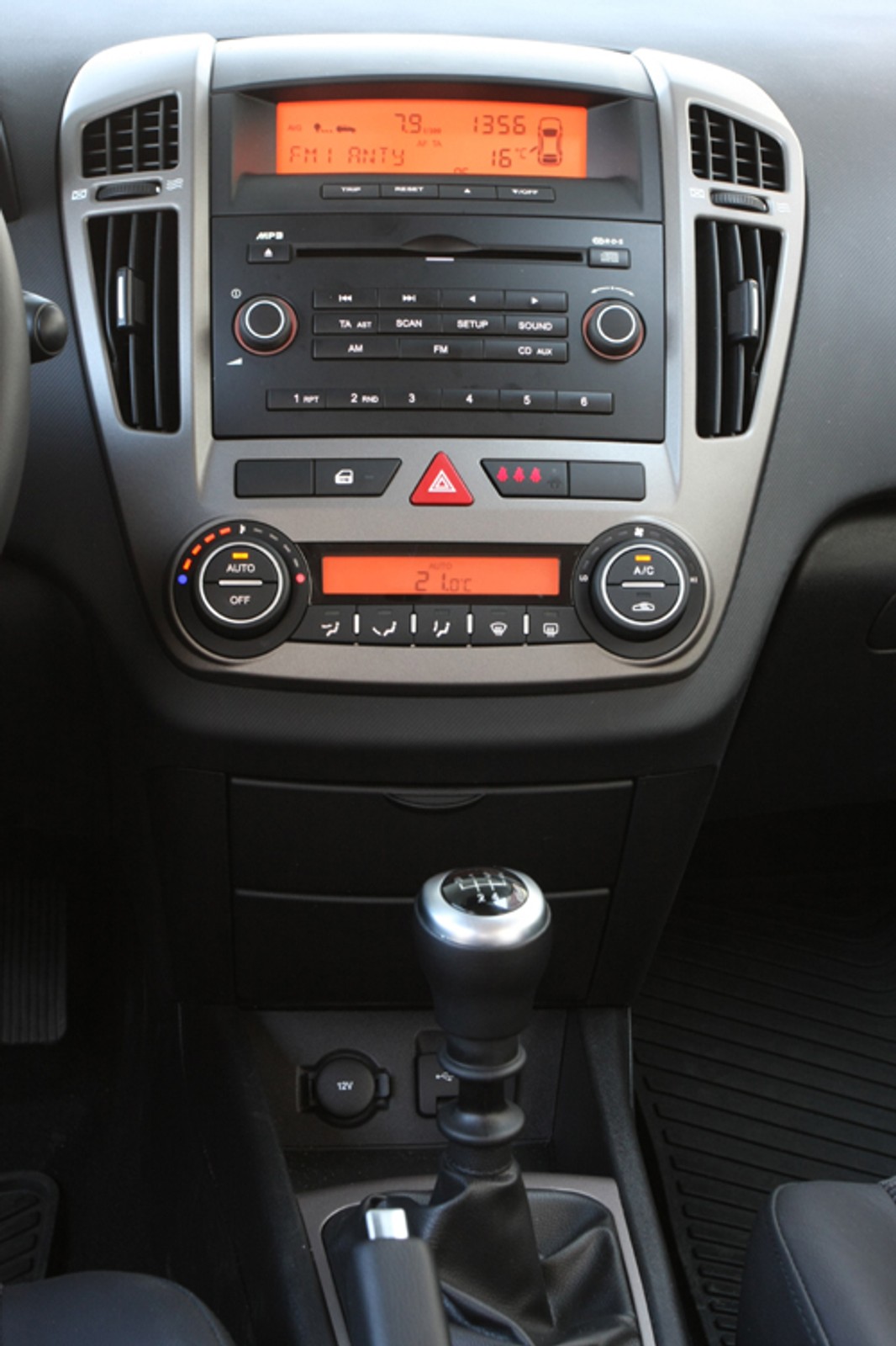 Kia ceed SW ISG: Ekologiczna na miasto