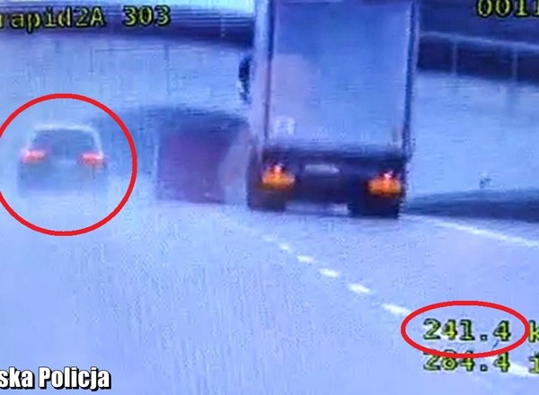 Niemiec pędził na autostradzie A2 ponad 240 km/h. Teraz zapłaci 2,5 tys. zł [Wideo]