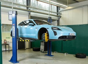 Ponad 27 tys. samochodów marki Porsche do serwisu. Wszystko przez element z Polski