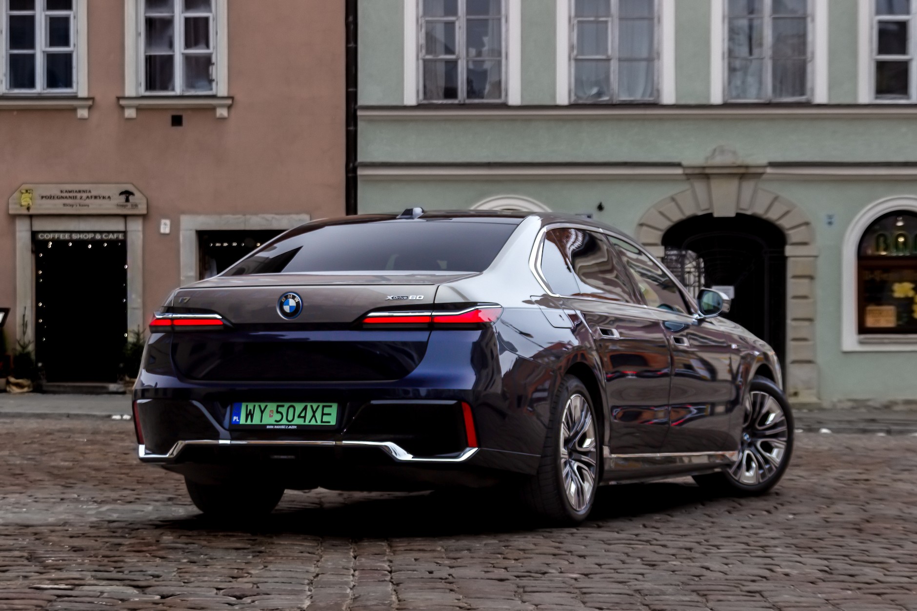 BMW i7