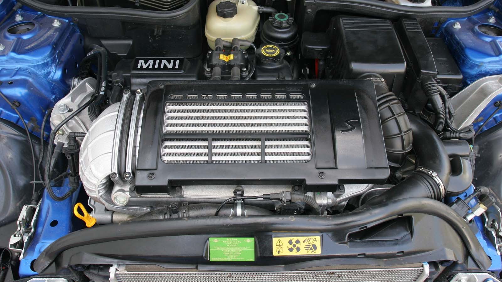 Mini (R50-R53, 2001-08) – gokart z nadwoziem