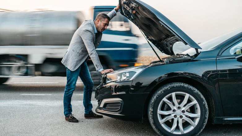 Awaria samochodu na drodze? Przedstawiamy listę rzeczy, których nie robić