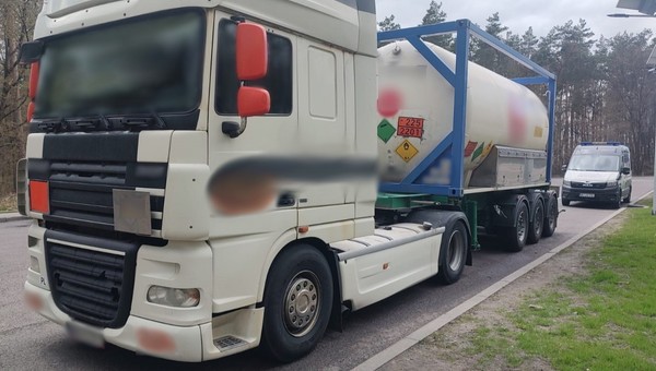 Białoruski kierowca ciężarówki zmieniał się na trasie w Rosjanina. ITD go przejrzała