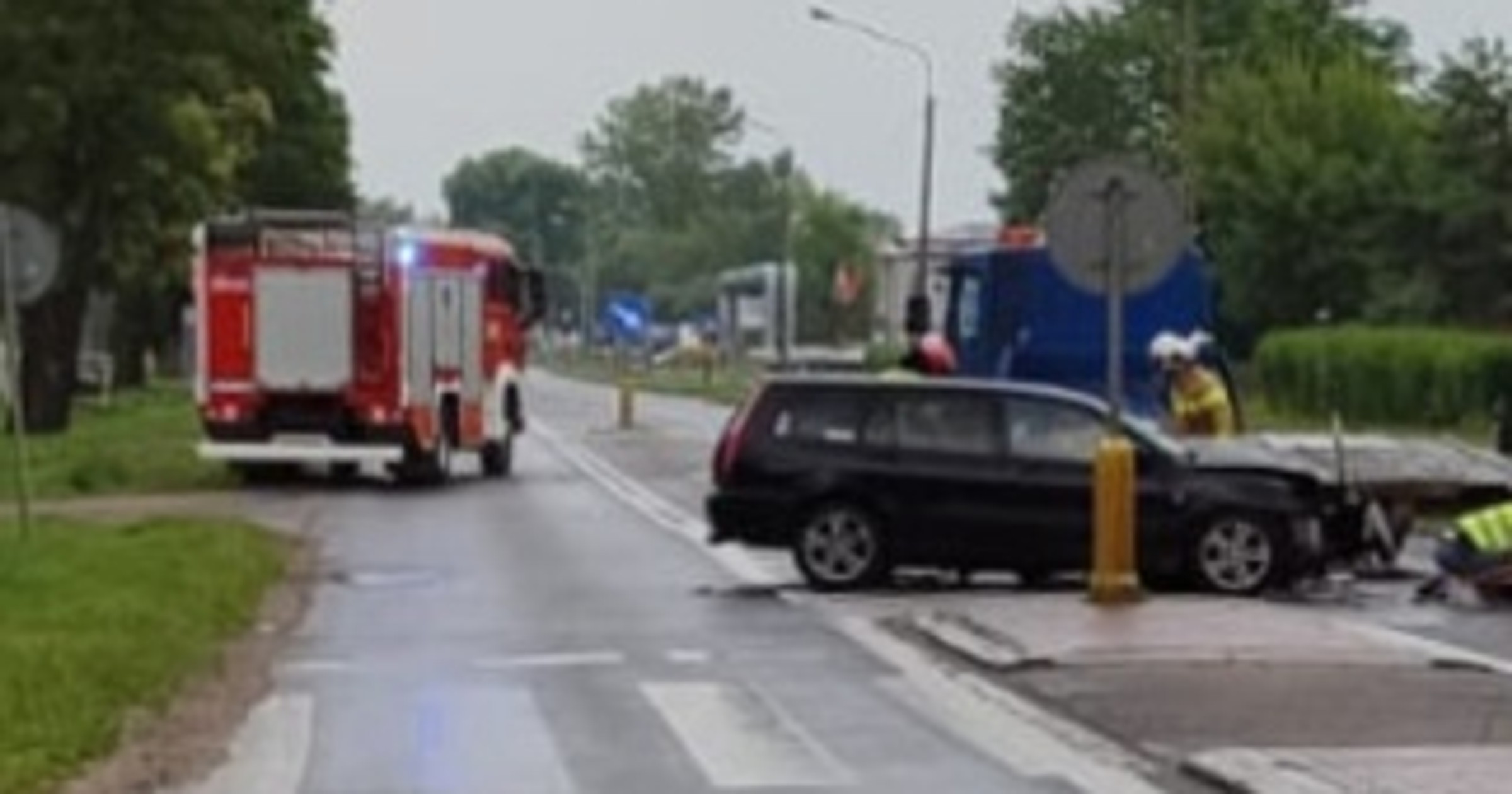 Obraz pochodzący z serwisu https://mazowiecka.policja.gov.pl/wos/aktualnosci/99092,Czolowe-zderzenie-2-aut-uwazajmy-za-tzw-kolkiem.html
