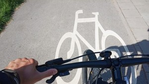 W Radomiu kierowca Renault potrącił rowerzystę