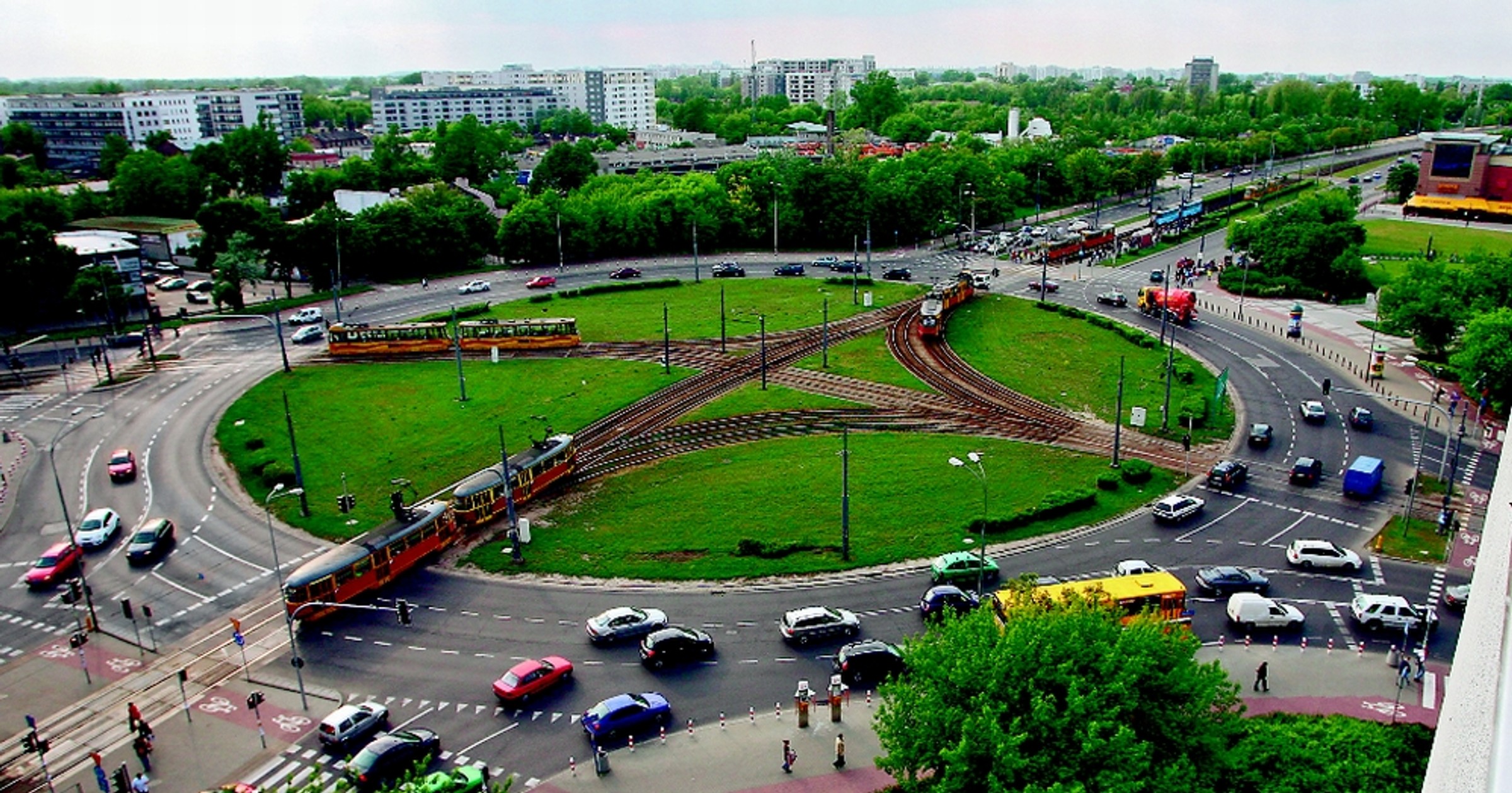 Skrzyżowanie na okrągło - Radzimy jak prawidłowo jeździć po rondzie