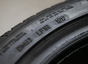 Jak odczytać datę produkcji opon? Ta informacja jest kluczowa