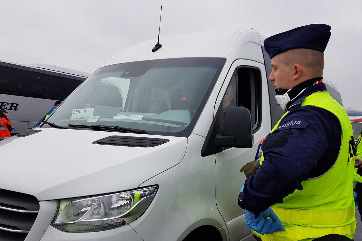 Ostatni taki weekend, od poniedziałku kontrole na granicach. Policja radzi: przygotujcie się