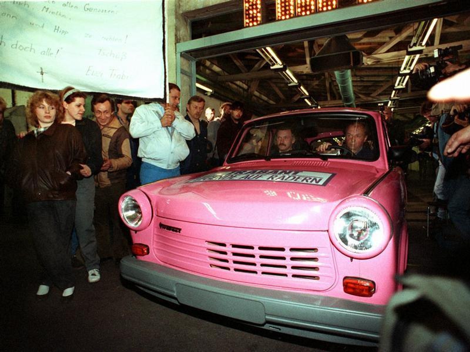 Ostatni Trabant w historii – po upadku Muru Berlińskiego los Trabanta był przesądzony.