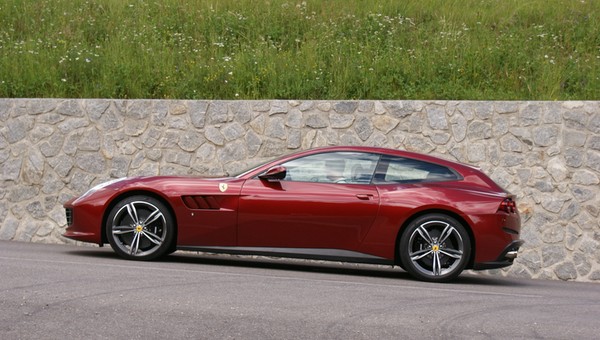Ferrari GTC4 Lusso: supersamochód dla rodziny (pierwsza jazda)