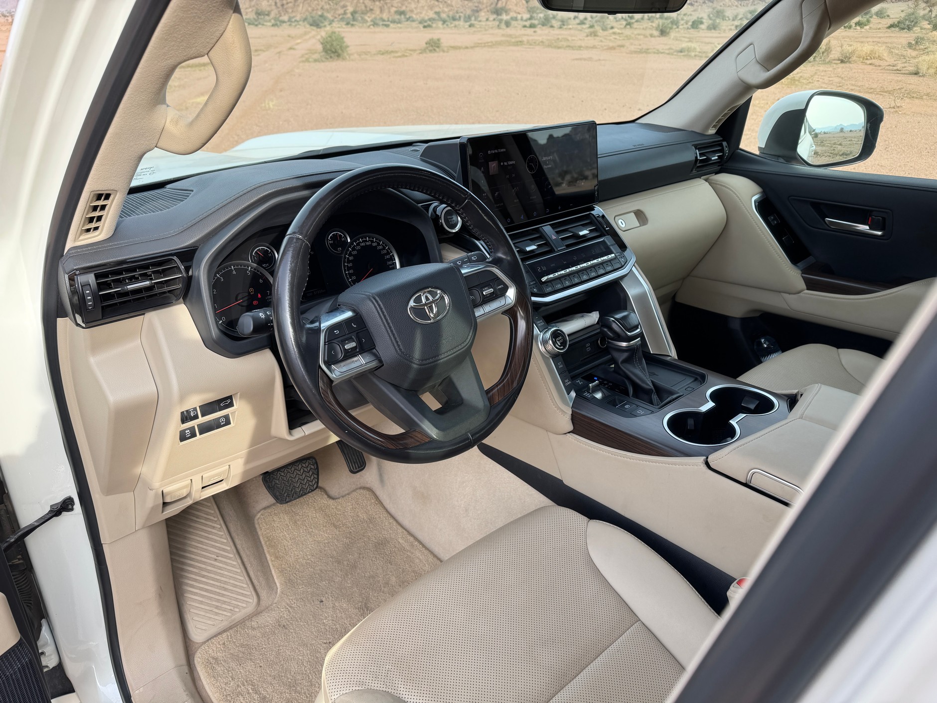 Toyota Land Cruiser 300 w Arabii Saudyjskiej