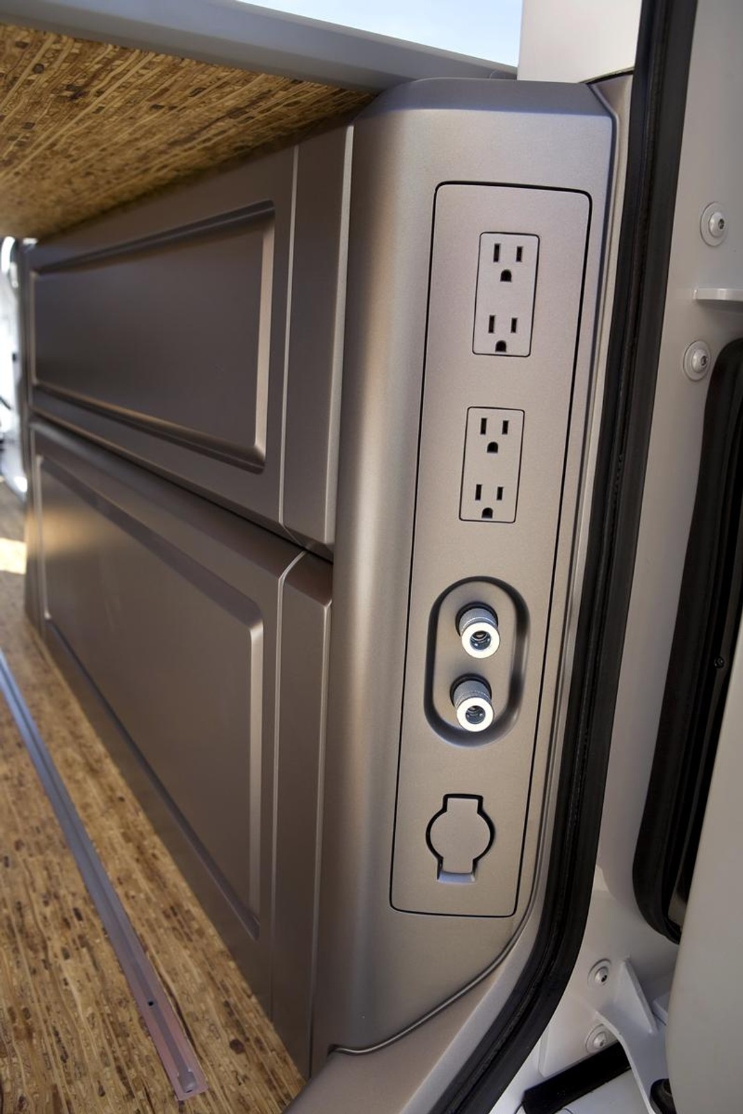 Nissan NV2500 Concept – nowe zdjęcia i bliższe informacje