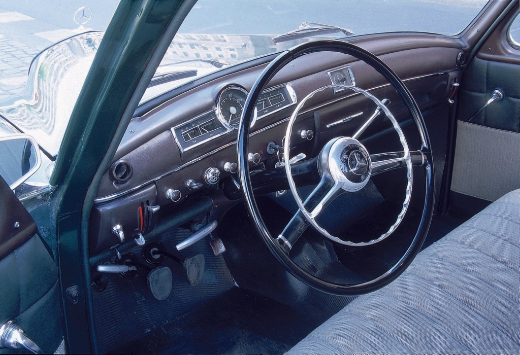 Mercedes Ponton ma 60 lat