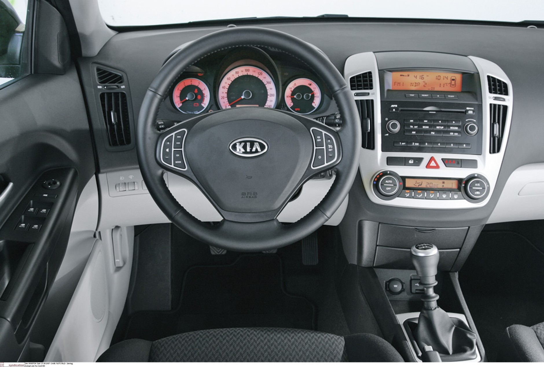 Kia ceed SW - deska rozdzielcza
