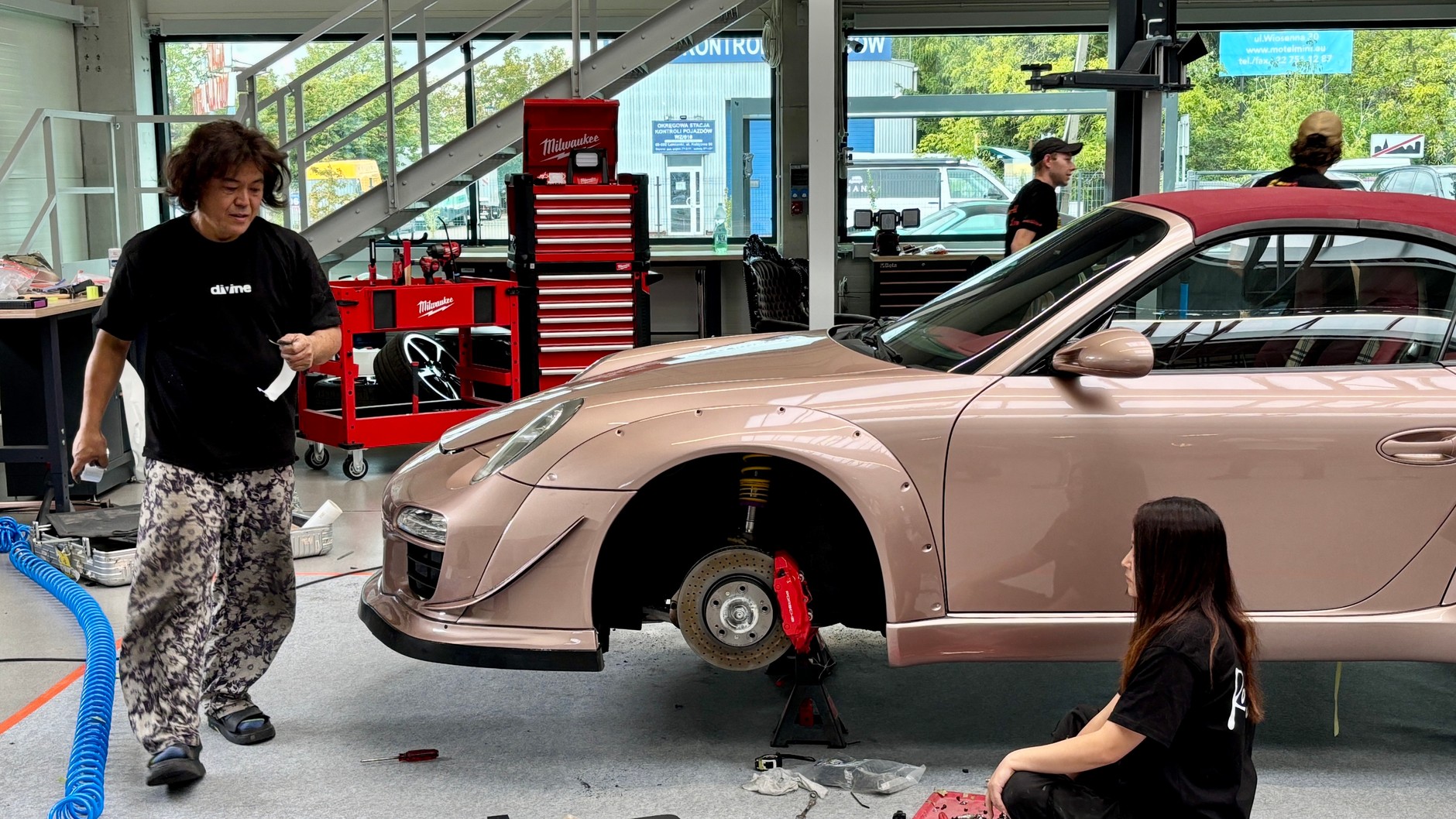 Otwarcie nowej siedziby 911 Garage i budowa kolejnego RWB