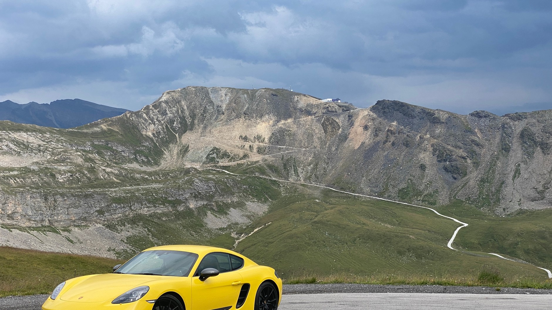 Porsche 718 Cayman T (982c) – podróż w Alpy