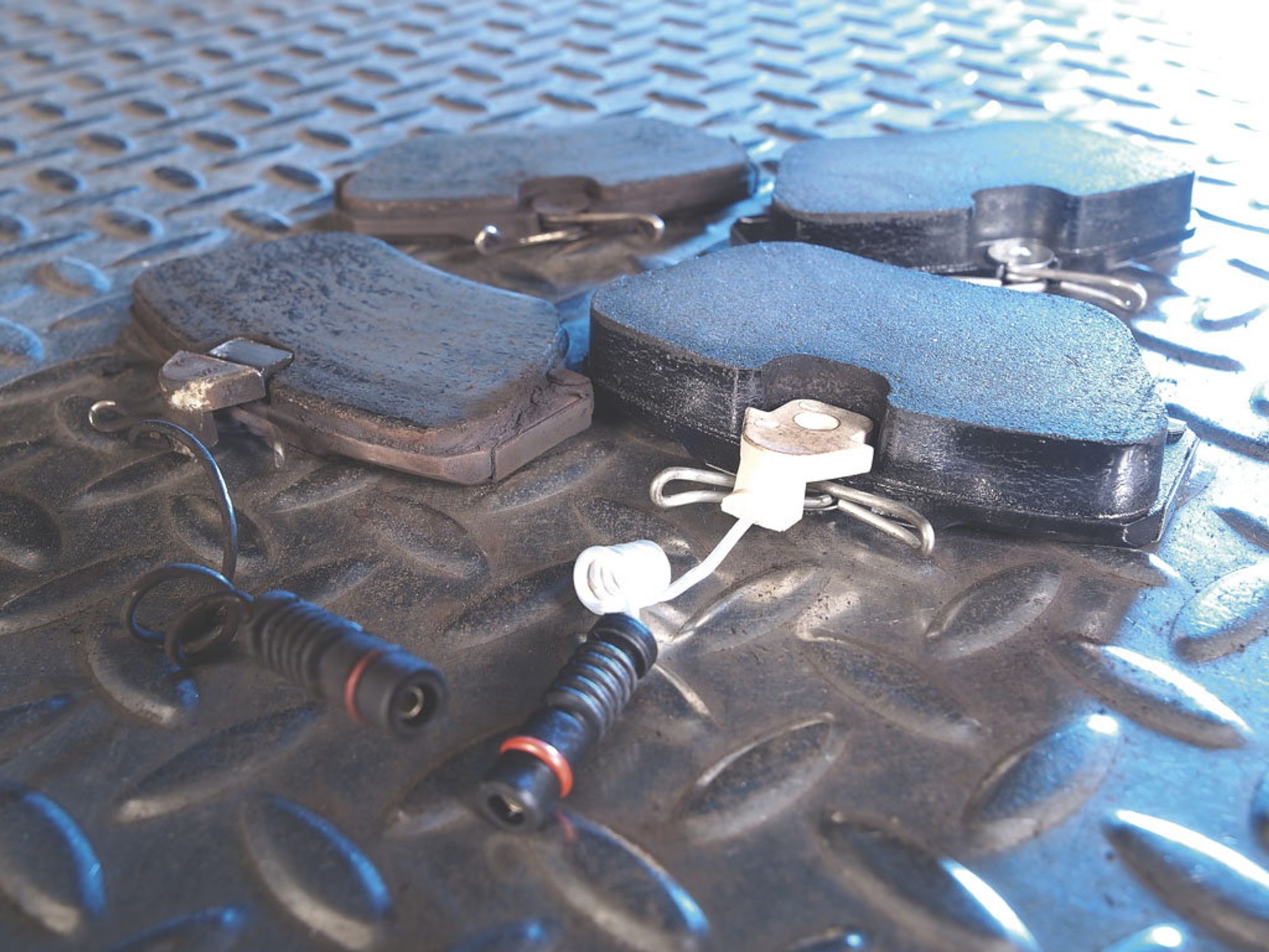 Jak samodzielnie wymienić klocki hamulcowe?