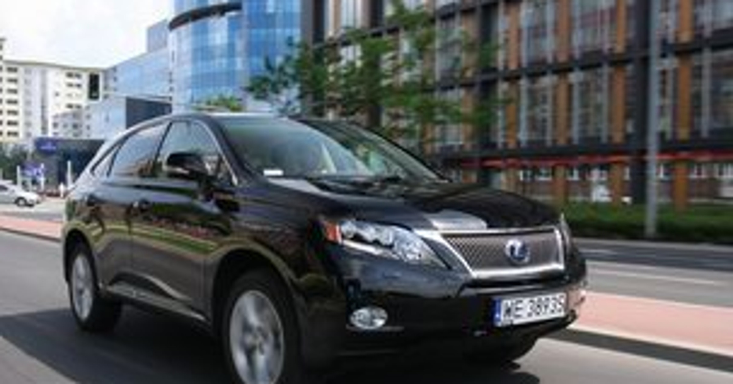 Lexus RX 450h: Hybrydowa salonka z Japonii