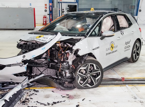 Elektryczny Volkswagen ID.3 rozbity przez Euro NCAP. Jak wypadł?