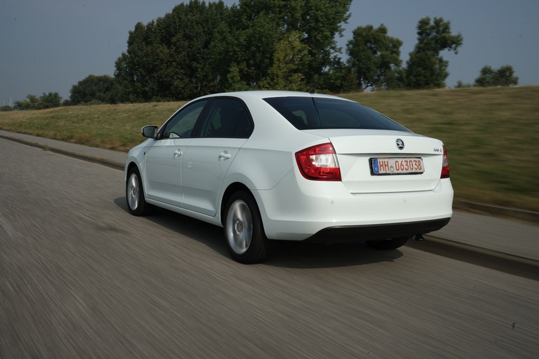 Fiat Tipo kontra Skoda Rapid - co oferują topowe wersje?