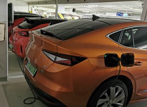 Nie ma miliona samochodów Morawieckiego, ma być 1,5 mln elektryków Tuska