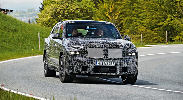 Jeździliśmy prototypem supermocnego SUV-a BMW XM