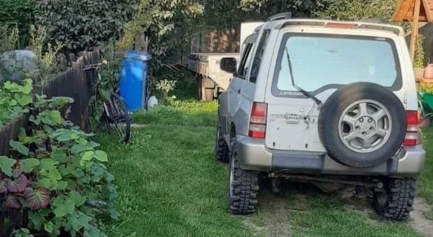"Mistrz kierownicy" uciekał przed policją terenówką bez "blach" i OC