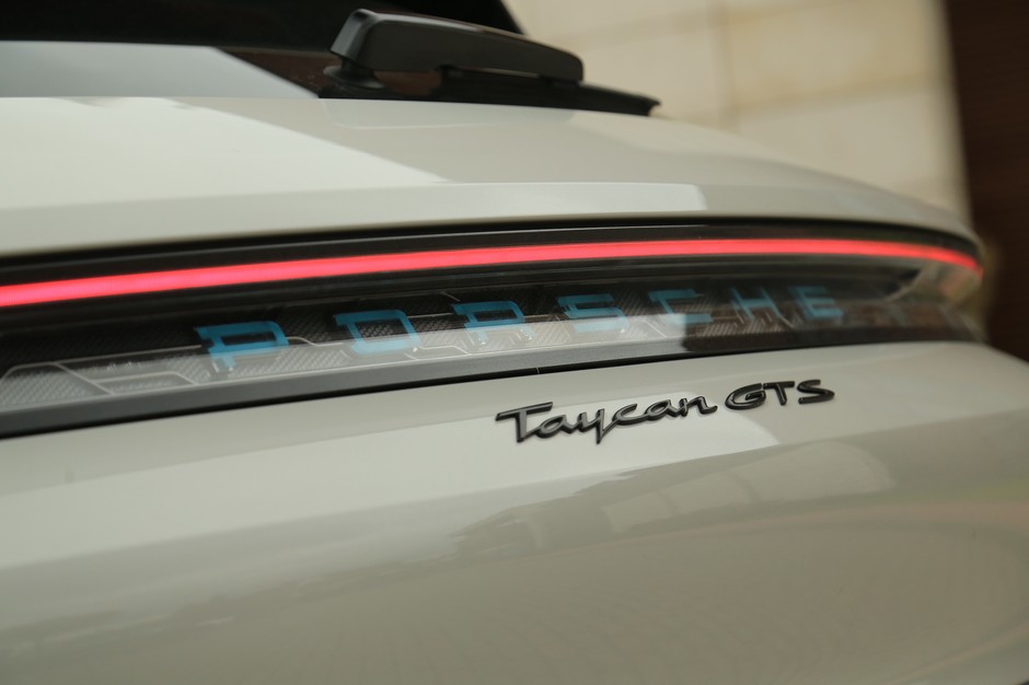 Porsche Taycan GTS Sport Turismo