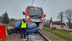 Nie zauważył ani czerwonego światła, ani pociągu ŁKA. Nie miał żadnych szans