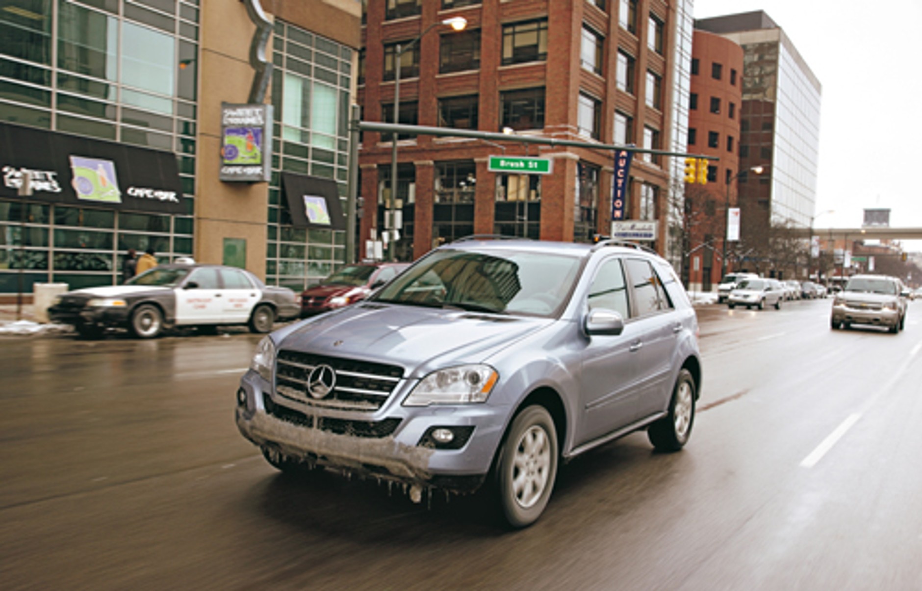 Mercedes ML 450 Hybrid - Benz z baterią