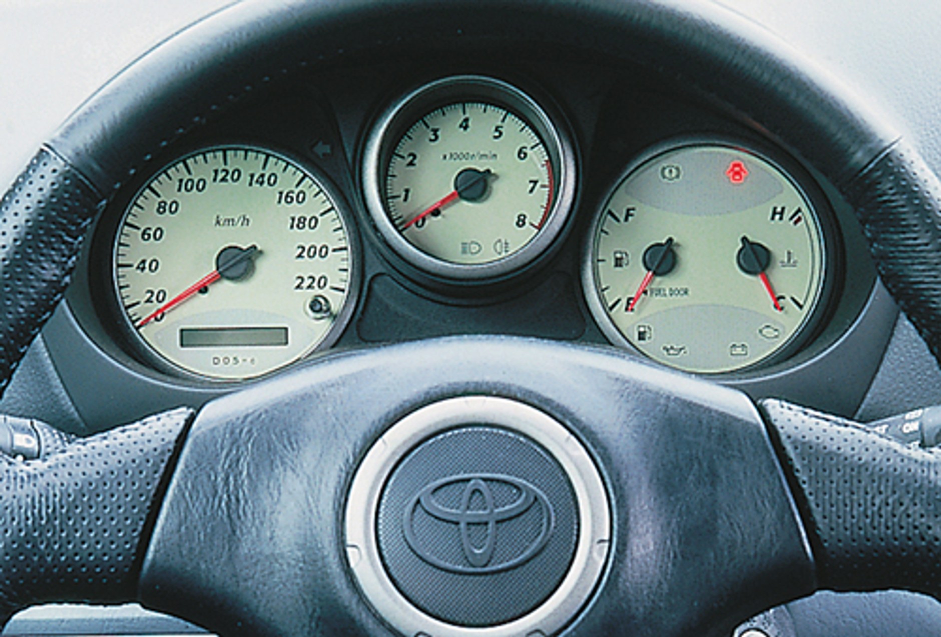 Trzy suv-y z benzynowymi silnikami: Mitsubishi Outlander kontra Toyota Rav4 i Ford Maverick