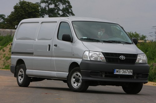 Toyota Hiace 2.5 D-4D Van 4x4 terra - Dostawczak w terenie?