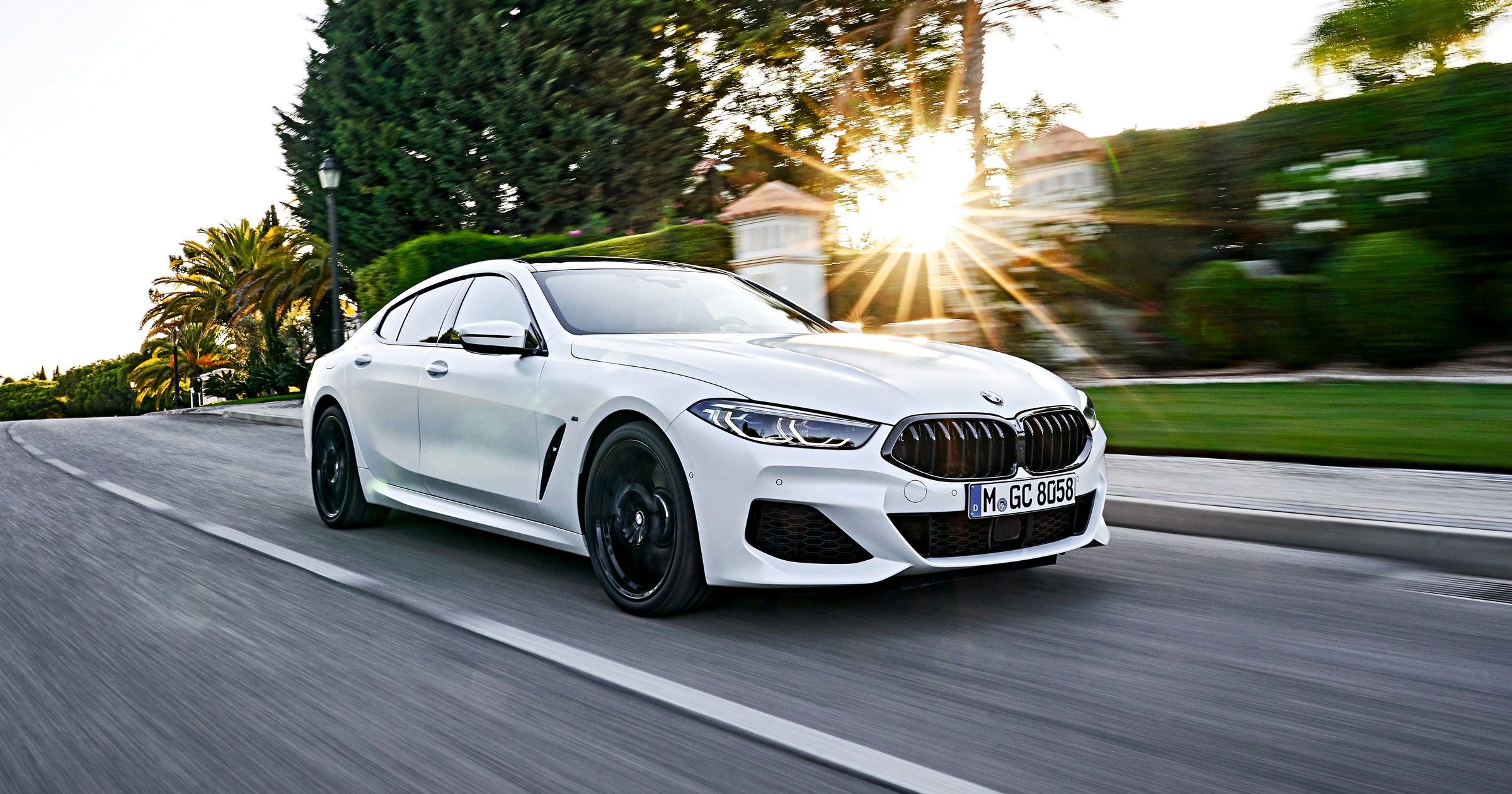 BMW serii 8 Gran Coupé ma zrównoważone proporcje: jest nie tylko o 23 cm dłuższe, lecz także o 3 cm szersze i o 6 cm wyższe od coupé